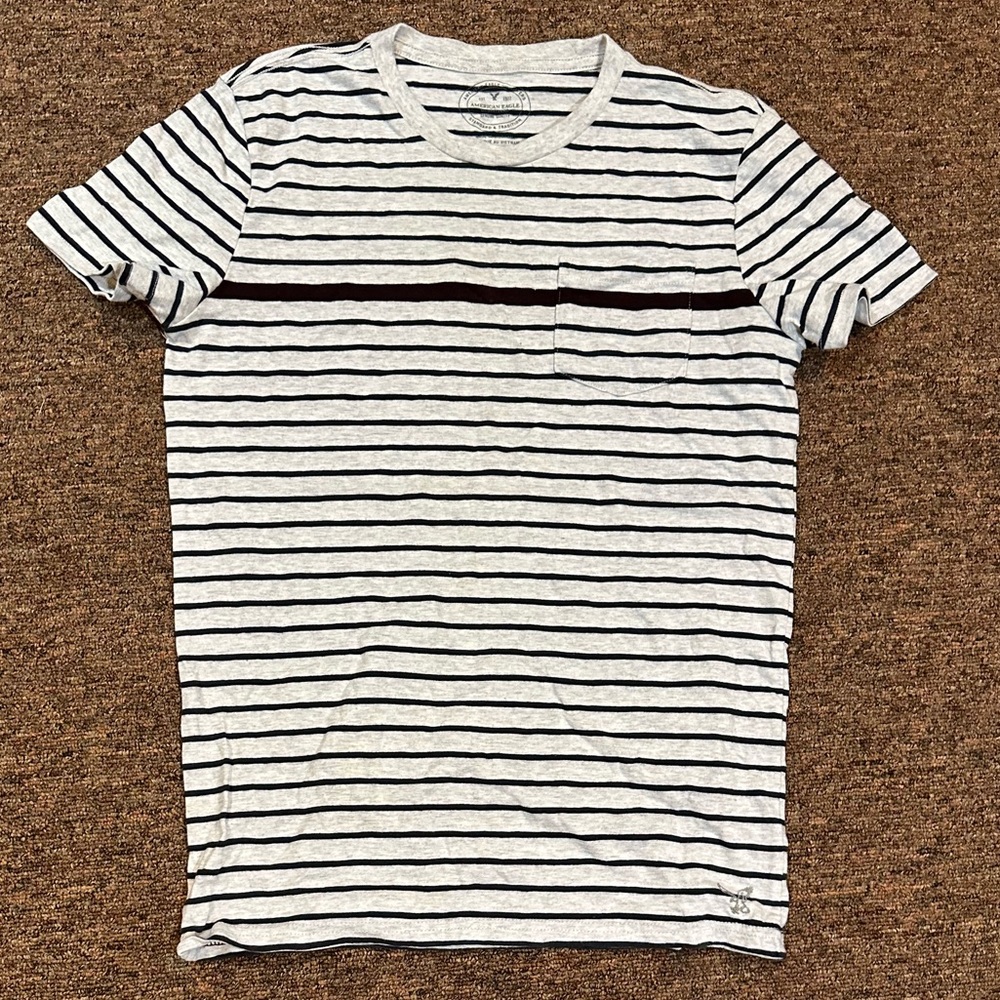 American Eagle Men’s T-shirt - Small